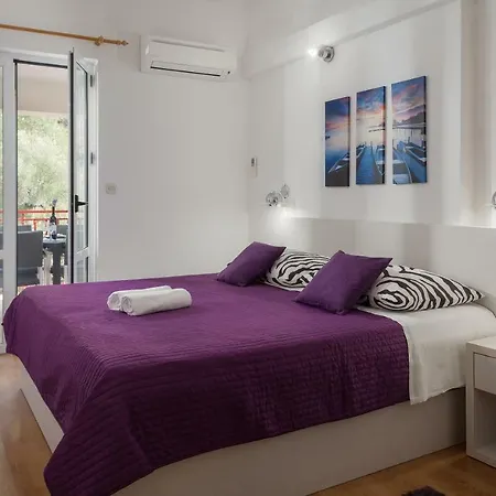 Nela Apartment *