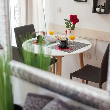 Nela Apartment *